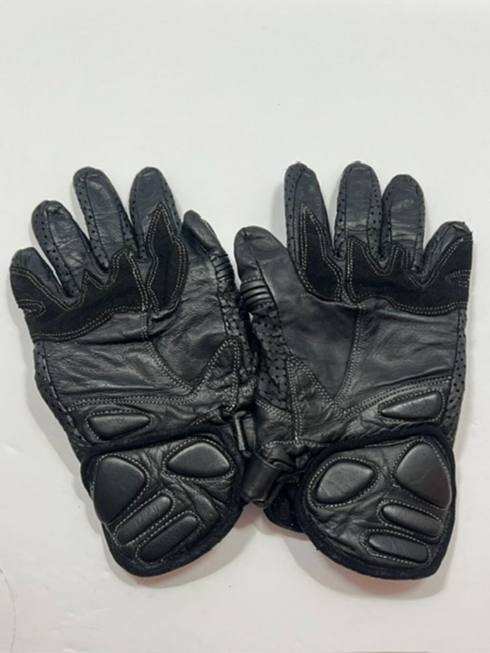 Black vented leather motorcycle gloves with molded composite knuckle armor LRG - Picture 2 of 8